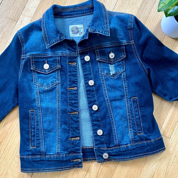Dark Wash Button-Front Denim Jacket with Pockets – Size M - Picture 2 of 8